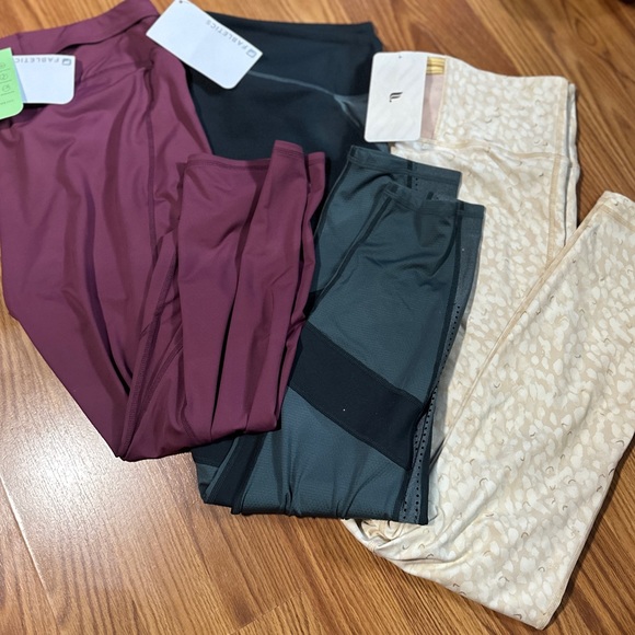 New 3 Fabletics legging bundle - Picture 10 of 13